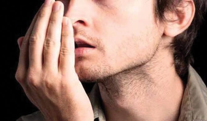Blogas burnos kvapas: kas jį sukelia ir kaip jį pašalinti?